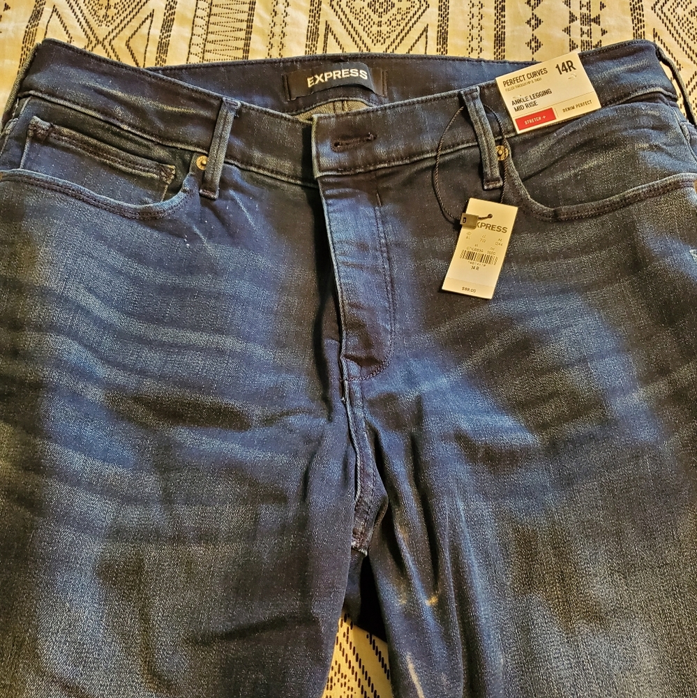 NWT Express Perfect Curves Ankle Leggings